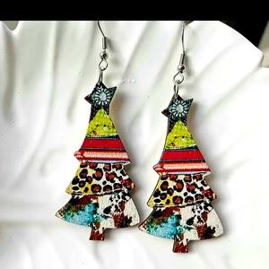 Boho Christmas Tree Earrings!! NWT!